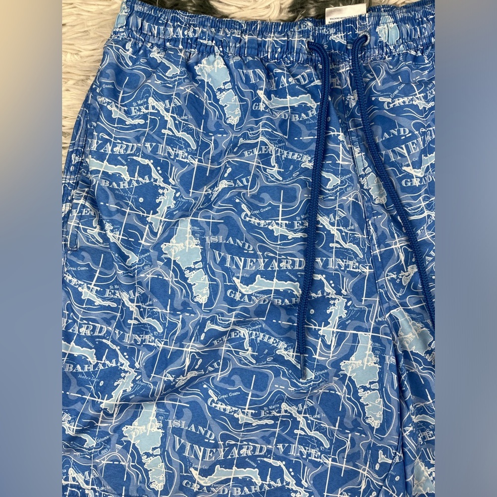 Vineyard Vines Men's Swim Trunks Size Medium Blue White Whales - Picture 4 of 11